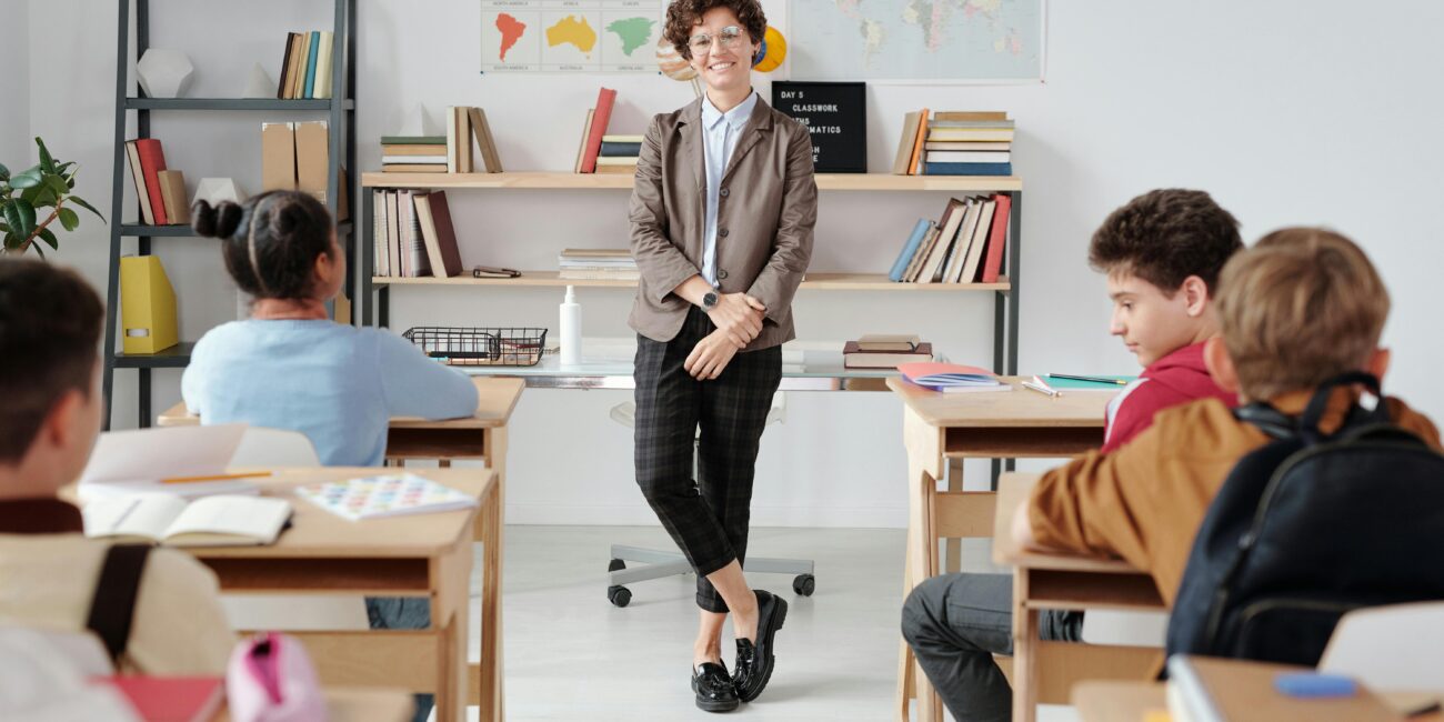 Cursos de inglés con profesor nativo pexels max fischer 5212703