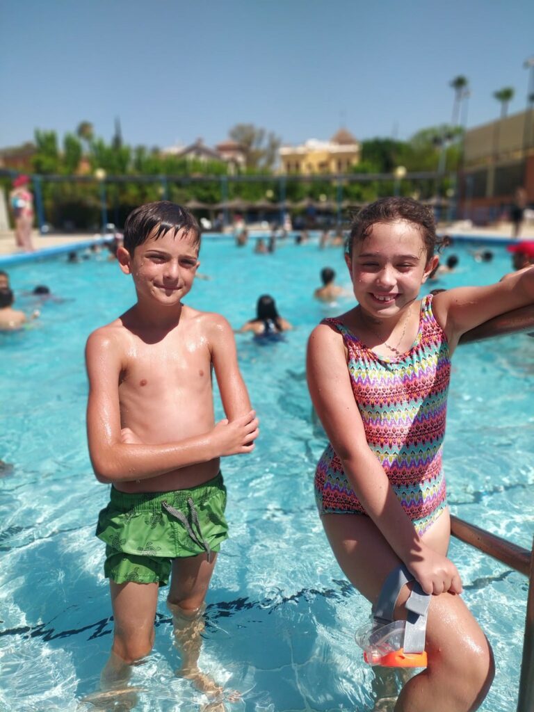 Cursos de inglés con profesor nativo Escuela de Verano Cursos de inglés con profesor nativo pool summer kids