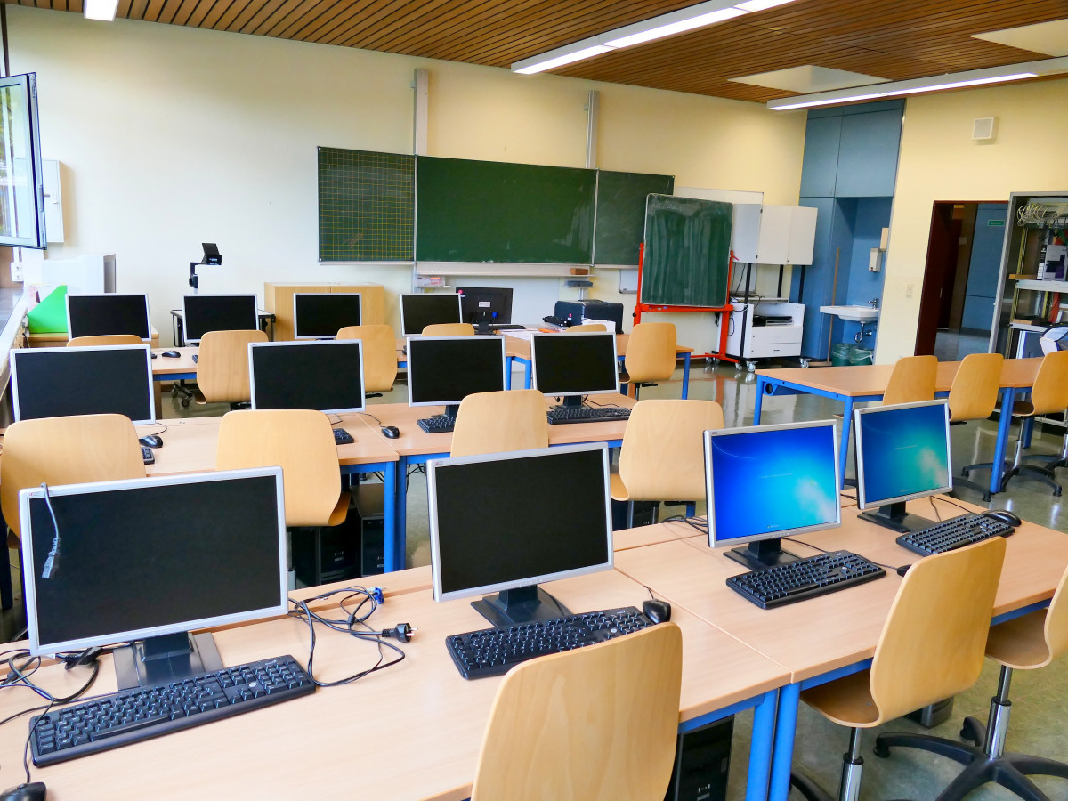 Cursos de inglés con profesor nativo ISE Digital: El futuro de los exámenes de inglés ya está aquí Cursos de inglés con profesor nativo computer room