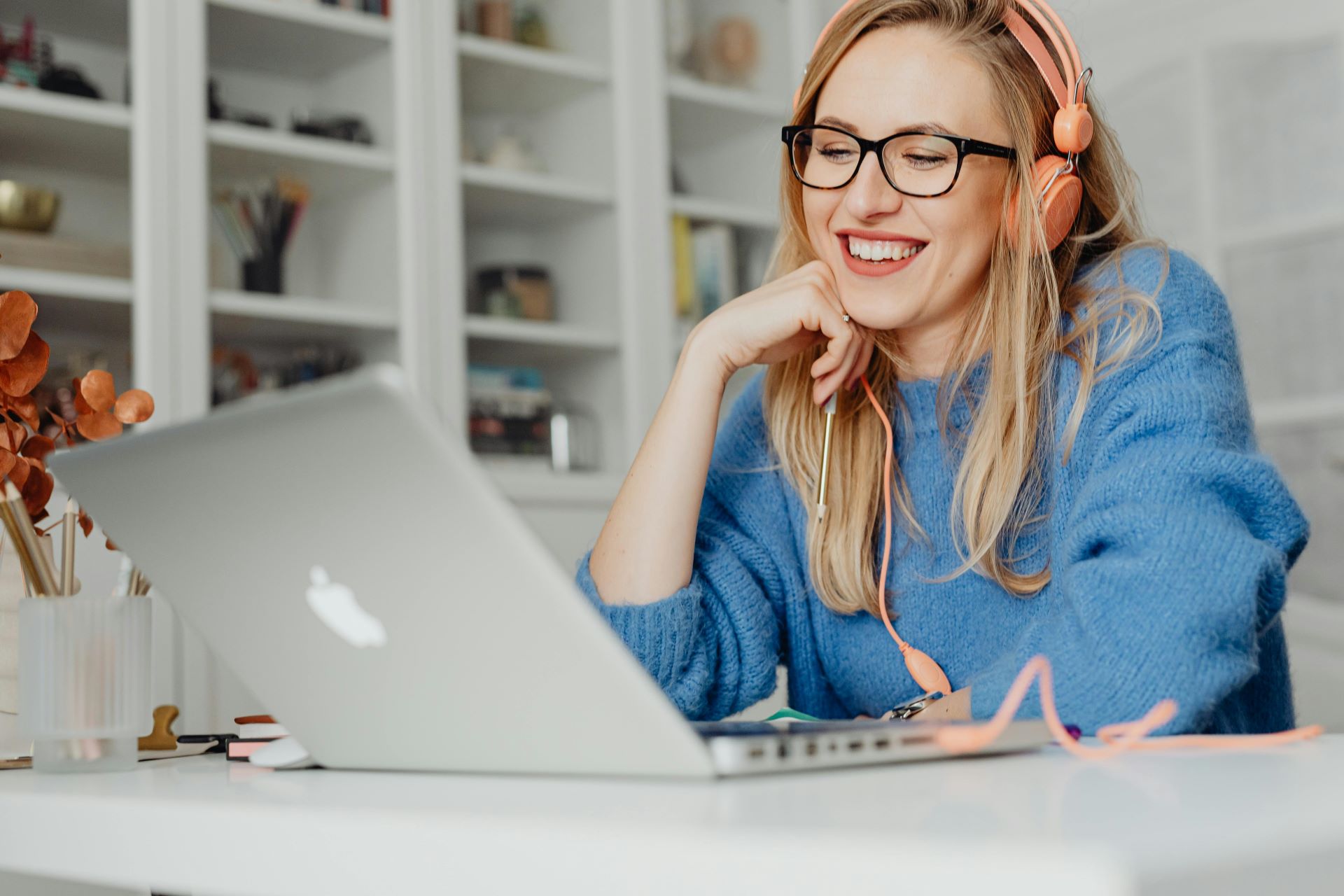 Cursos de inglés con profesor nativo ¿Estás aprendiendo inglés como en los años 90? Cursos de inglés con profesor nativo learning with tech
