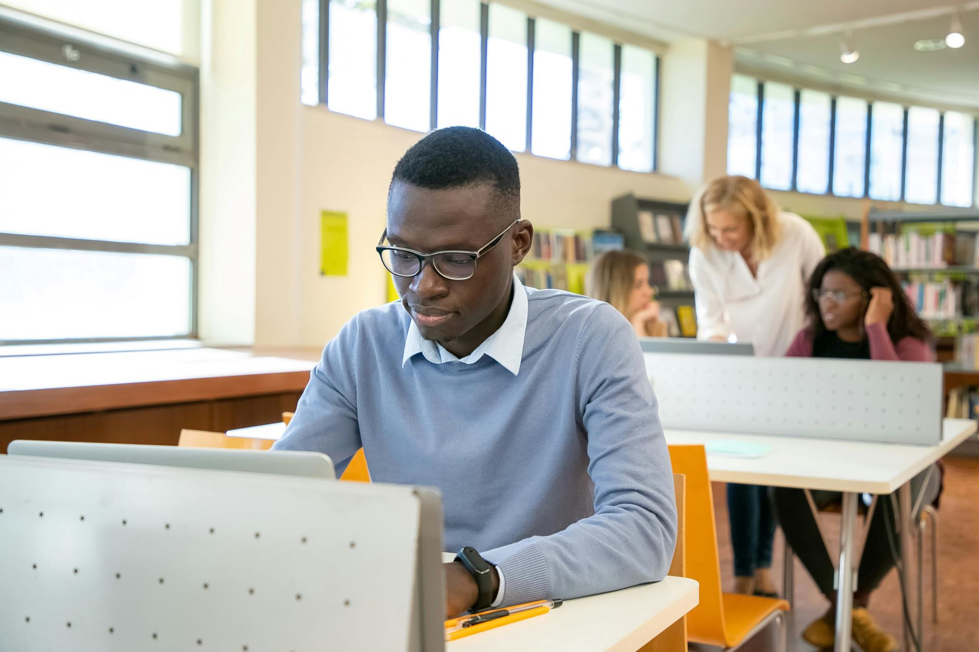 Cursos de inglés con profesor nativo ISE Digital: El futuro de los exámenes de inglés ya está aquí Cursos de inglés con profesor nativo student digital