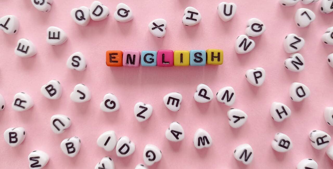 Juego de letras y palabras en inglés para practicar vocabulario en casa.