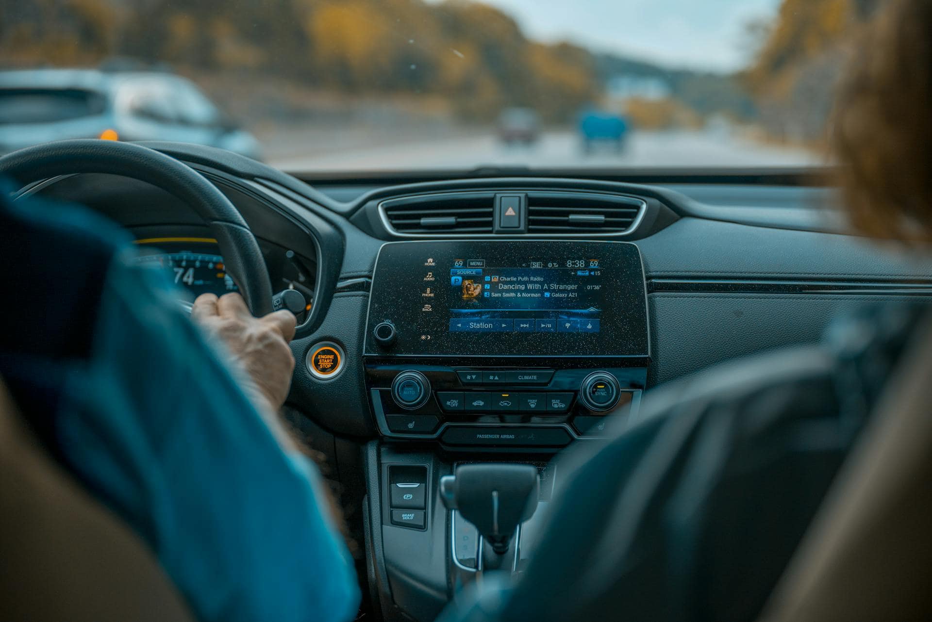 Cursos de inglés con profesor nativo driving and listening